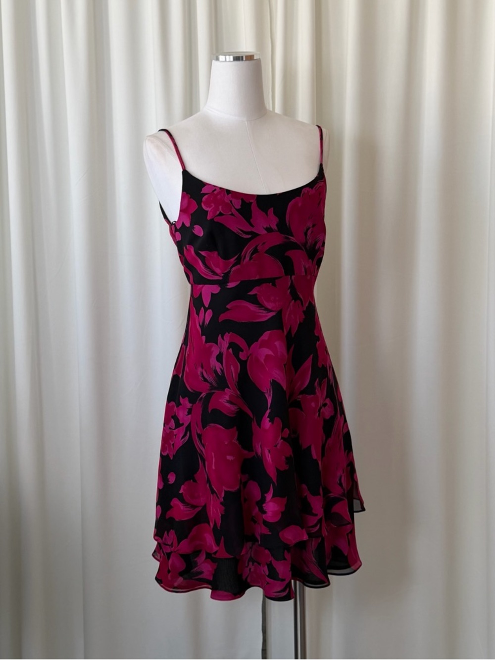 Vintage A.J. Bari 100% Silk Floral Tiered Mini Dress Pink & Black Size 10. - Picture 5 of 15